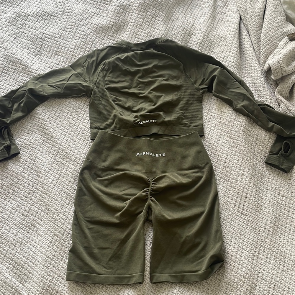 Alphalete short and long sleeve set